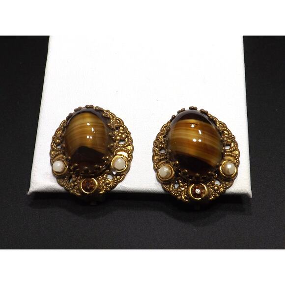 West Germany Art Glass Clip Earrings, Filigree Background, 1950s Vintage Jewelry - Picture 6 of 10